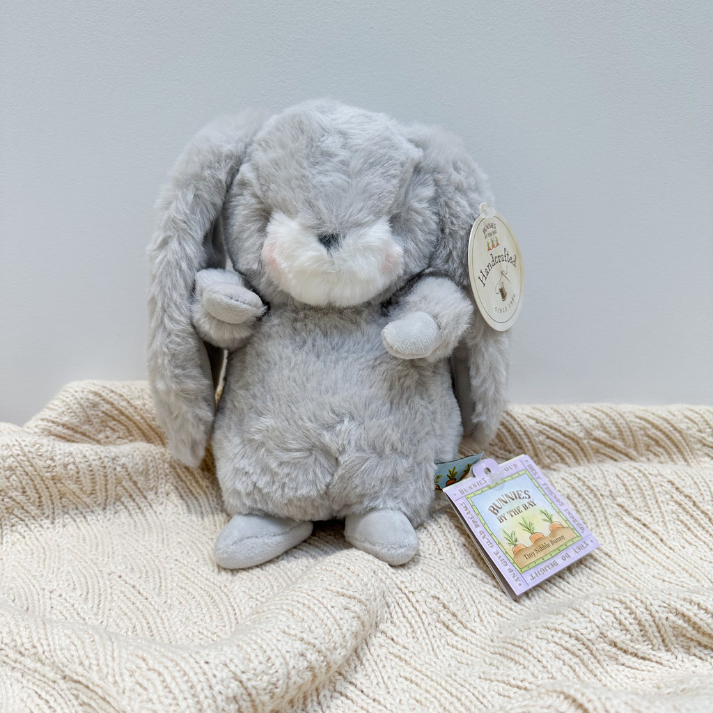 Bunnies By The Bay - Petit lapin gris